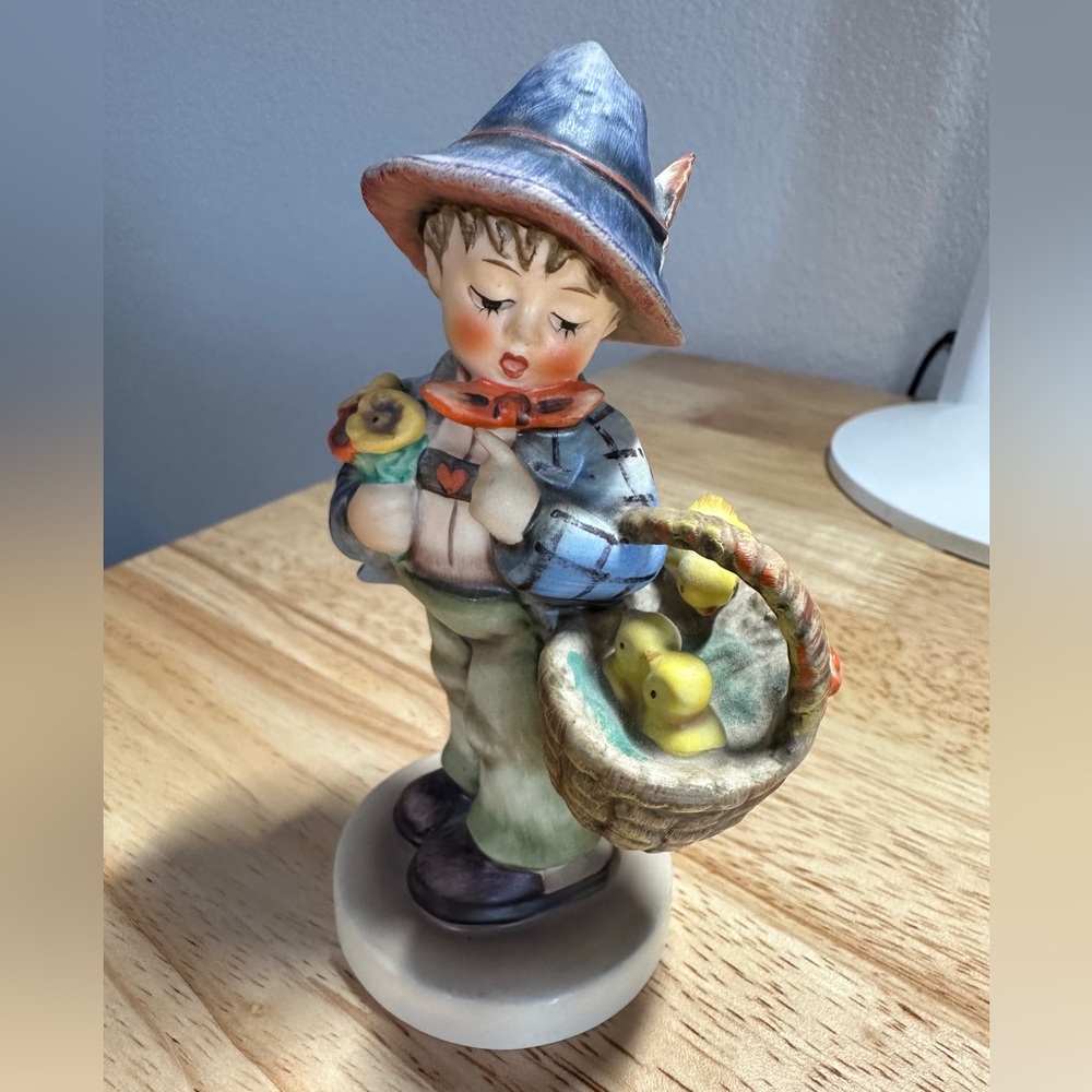 Vintage “Easter Greetings” figurine by Goebel W. Germany Hummel No Damage No Box